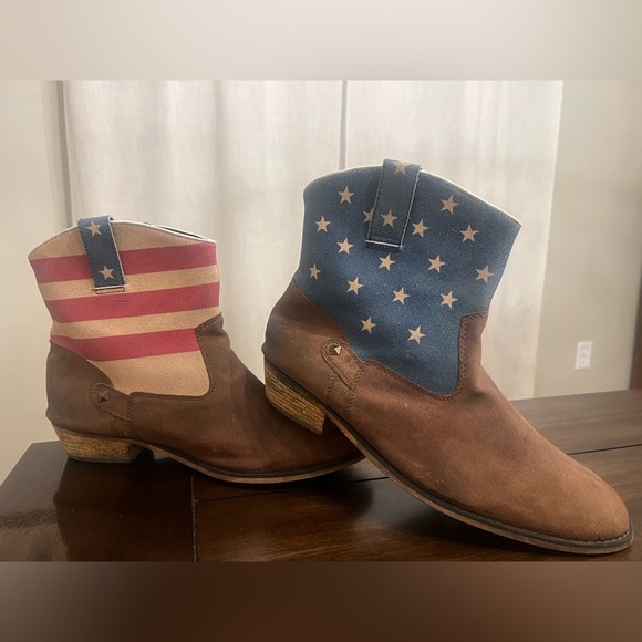 Women's patriotic ankle boots
Size 12 - Picture 1 of 6
